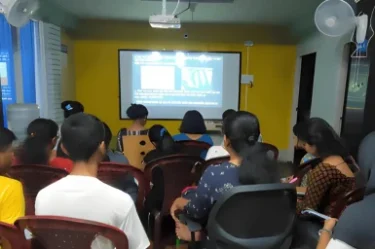 student-studying-in-eduprism-pf0194w